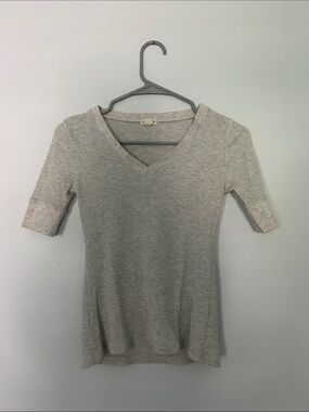 Zenana Outfitters Light Gray Ribbed V-Neck Short Sleeve Top